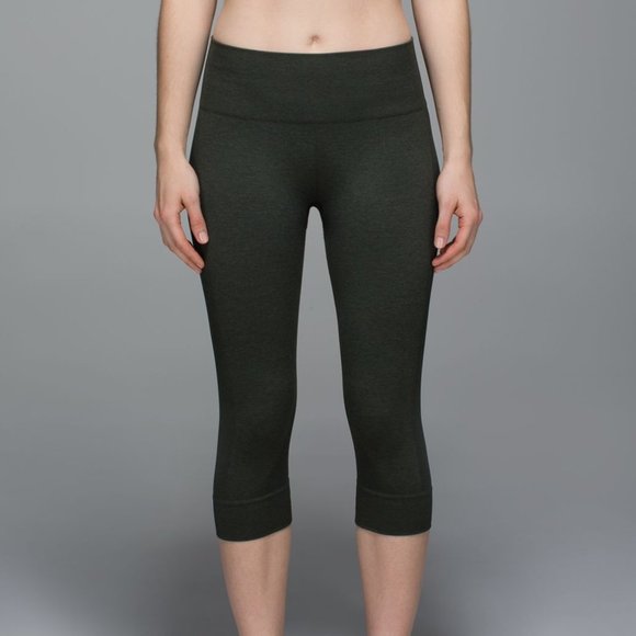 lululemon athletica Pants - lululemon Seamlessly Street Crop Gator Green Sz 2